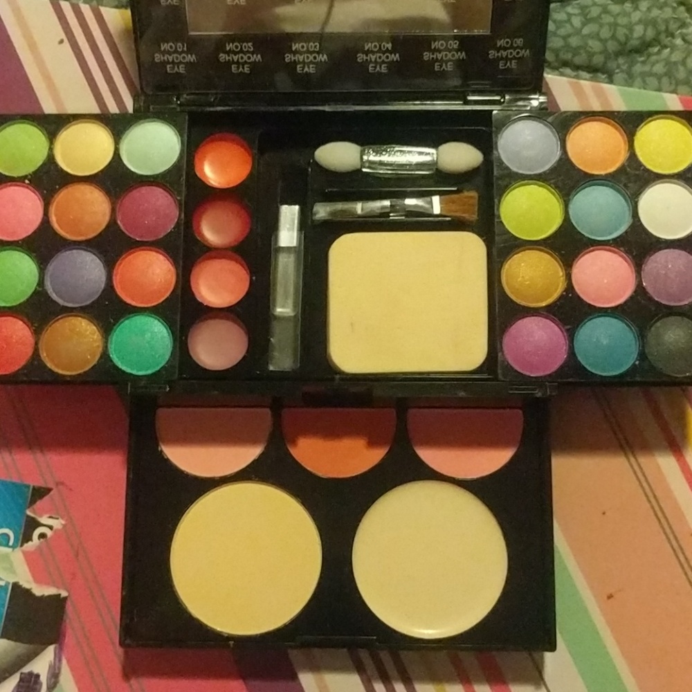 New color professional makeup kit